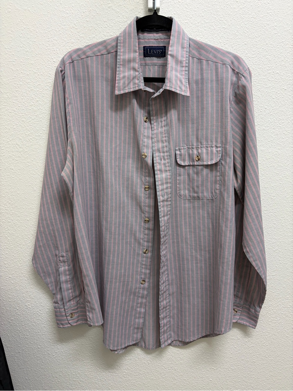 VTG Levi's Men's Pink and Gray Striped Button-Down Shirt